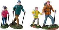 Lemax father and daughter hikers s/4 kerstdorp figuur type 5 Vail Village  2024